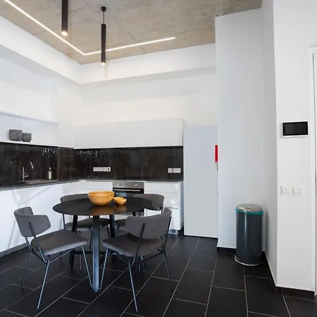 Bridge House Apartment